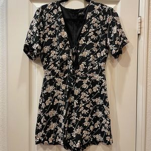 Black tie front romper in floral/pearl print